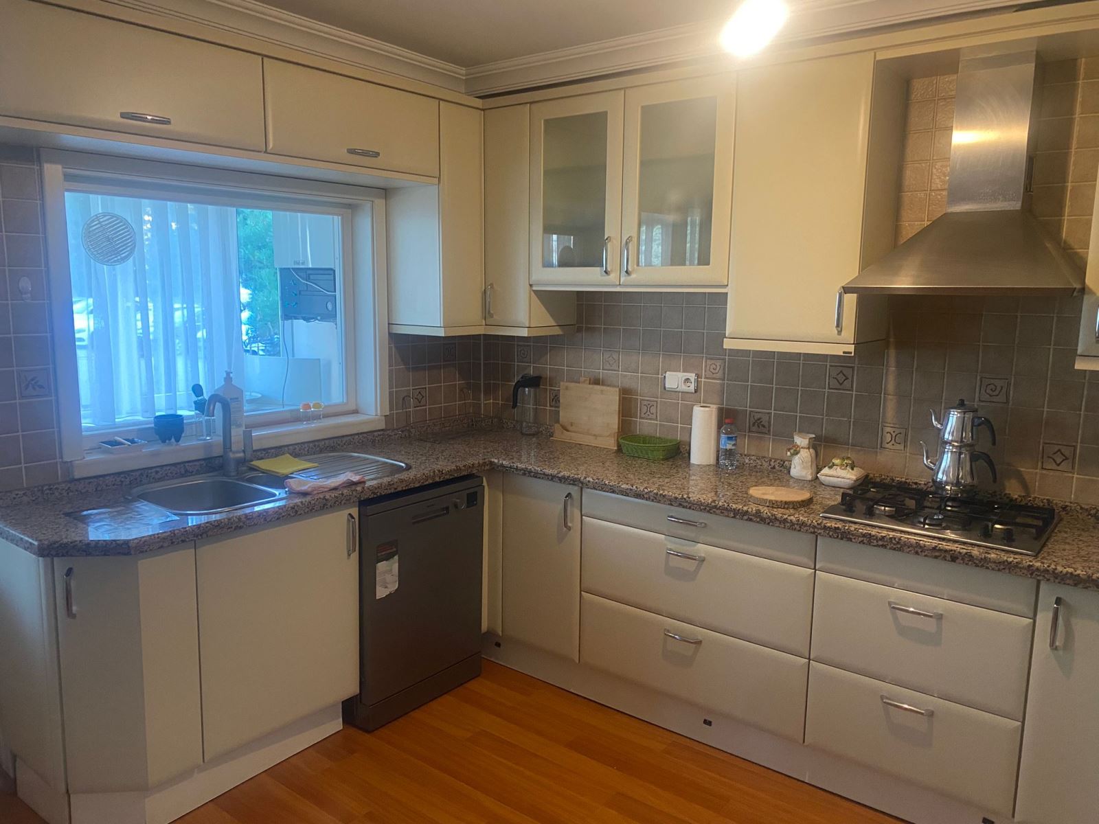 Koru Hastanesi yakınında kiralık apart